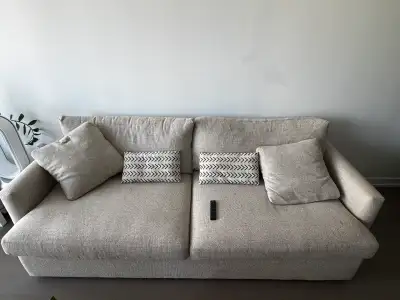 Crate and Barrel lounge sofa, 3 year old, moving sale. Well maintained, no smoking no pets 93” long...
