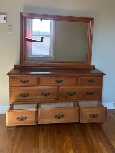 Belle grande commode/bureau en bois massif avec miroir (livraiso, View more