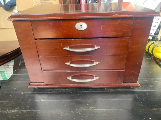 JEWELRY BOX in Jewellery & Watches in Edmonton - Image 2