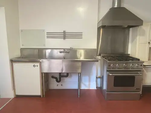 Big bright 3+2 bedroom house with eat in kitchen, sunroom, pantry and room for home office or studio...