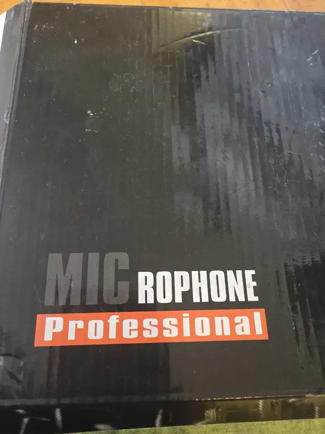 Pair of Wireless Microphones - Professional Quality in Pro Audio & Recording Equipment in City of Toronto - Image 3