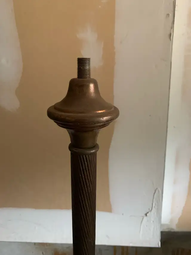 Vintage Lamp Stand in Other in Markham / York Region - Image 4