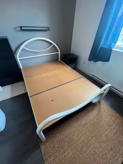 Lit grandeur double acier blanc / Queen size metal bed, View more