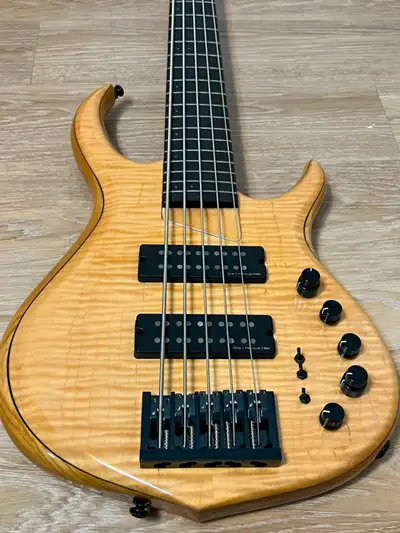Sire Marcus Miller M7 5 String Bass 2nd Gen + Case, View more