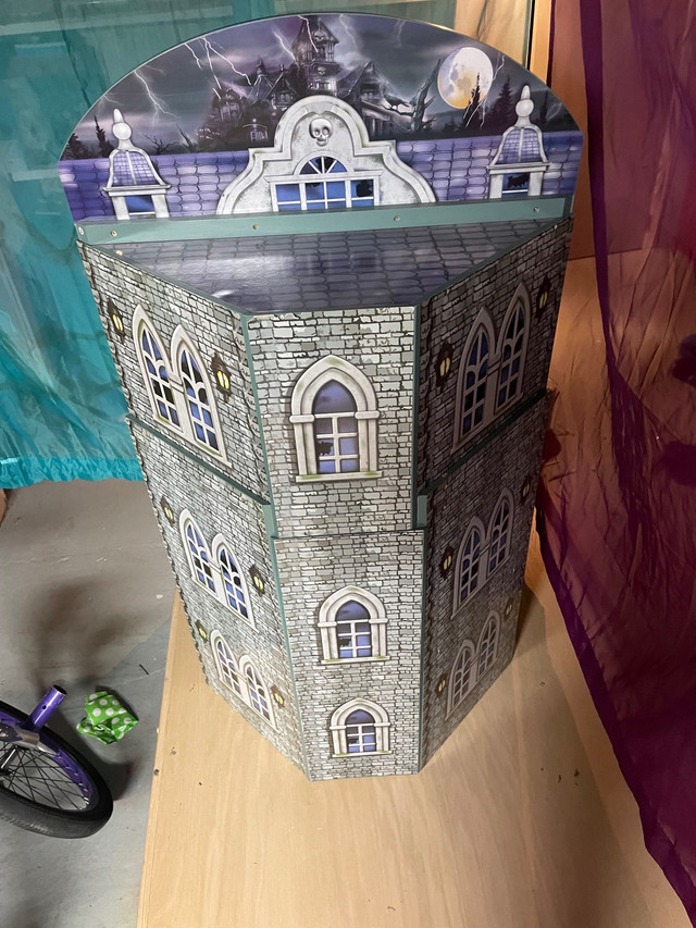 Maison de Monster High dans Jouets et jeux  à Saguenay - Image 3
