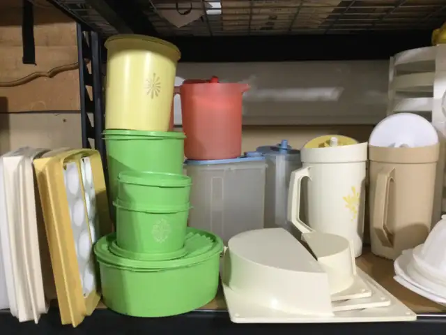 Tupperware vintage   bol jaune soleil en hauteur in Arts & Collectibles in Laval / North Shore - Image 5