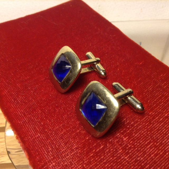 Vintage Gilt Goldtone Cufflinks in Arts & Collectibles in Vancouver