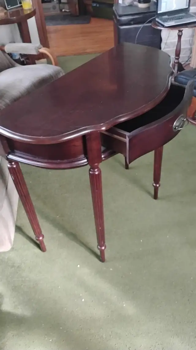 Bombay Mahogany Console Table in Other Tables in Mississauga / Peel Region - Image 5