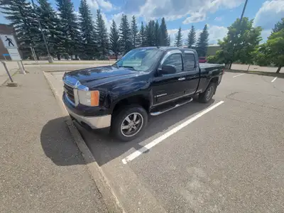 2008 GMC sierra for sale. Extended cab 4×4 Heated seats Automatic start A/C Tonneau cover Sunroof Le...