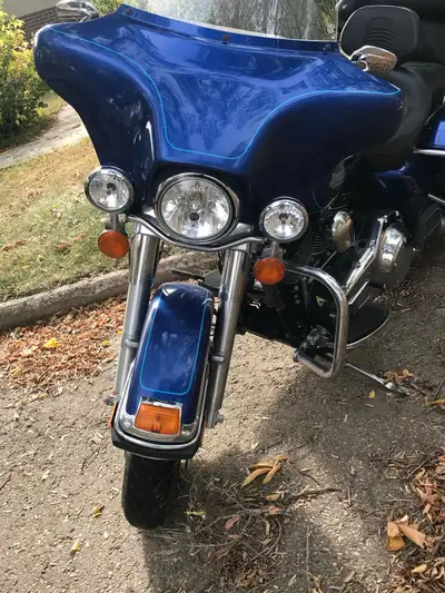 Almost new Super low Kms all stock original Comes wi extra seat and cover 96cu 6 speed