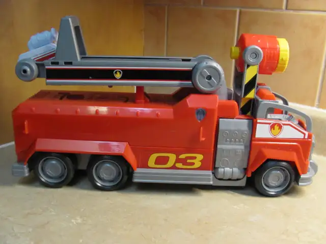 New Price *** Camion de pompier - Fire Truck *** Nouveau prix in Toys & Games in Gatineau - Image 5