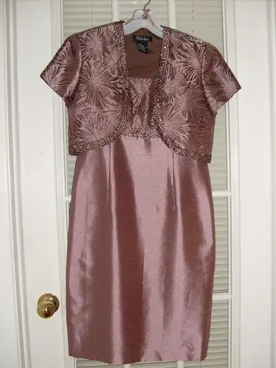 Brand New Mother of the Bride/Groom Dress Size 8 (fits like a 6), View more