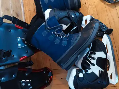 Patins à glace , Ice skating shoes 15$ . pointure 43 ou 9/9.5