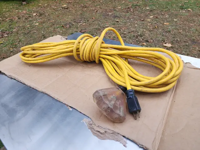 50' Heavy-Duty Outdoor Indoor Extension Cord With Three Outlets in Outdoor Tools & Storage in Windsor Region - Image 11