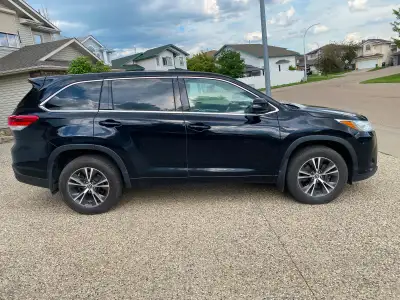 2018 Toyota Highlander LE AWD is a reliable and spacious 7-passenger SUV, perfect for families looki...