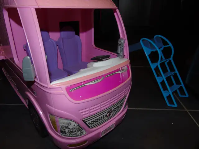 Barbie camper, camping-car, campeur, caravane, roulotte in Toys & Games in City of Montréal - Image 11