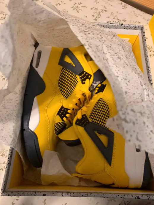 Jordan 4s lightning in Men's Shoes in London - Image 3