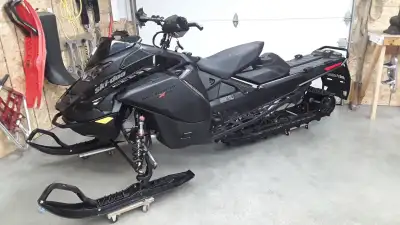 sled has 5864 miles. i am the original owner. brand new skis and carbides. has hurricane 1.75 lug 2...