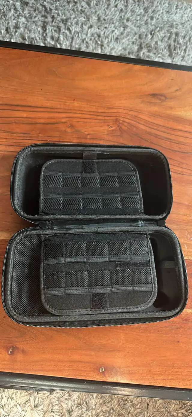 Nintendo switch OLED + 2 remotes + 2 games +case in Nintendo Switch in City of Montréal - Image 5