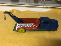 VINTAGE 1930s WYANDOTTE SHARK NOSE WRECKER TOW TRUCK TOY