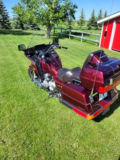 1986 Honda Goldwing 1200I, Interstate. Very good condition. 69,000 miles or 112,000 kms. Brand new r...