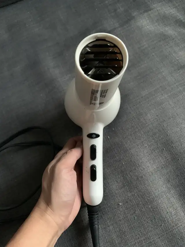 Revlon Hair / Blow Dryer in Bathwares in Markham / York Region - Image 3
