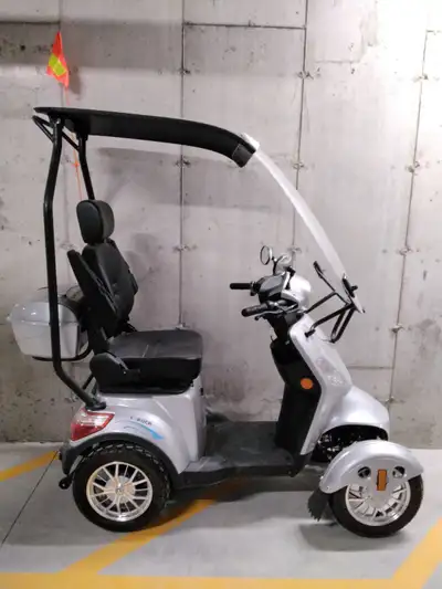 Quadriporteur Erock 2024 à Ste-Agathe-des- Monts Neuf ( 10 kilomètres au compteur) Payé $4050.00 dem...