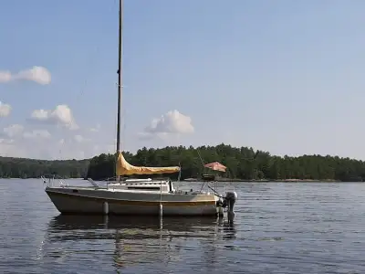 1982 Tanzer 7.5M This Tanzer 7.5 offers an affordable entry level into the world of sailing. This bo...