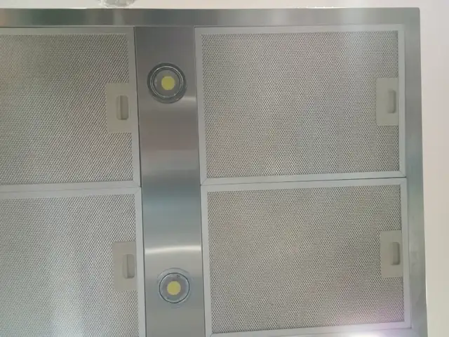 Island range hood in Stoves, Ovens & Ranges in Sarnia - Image 3