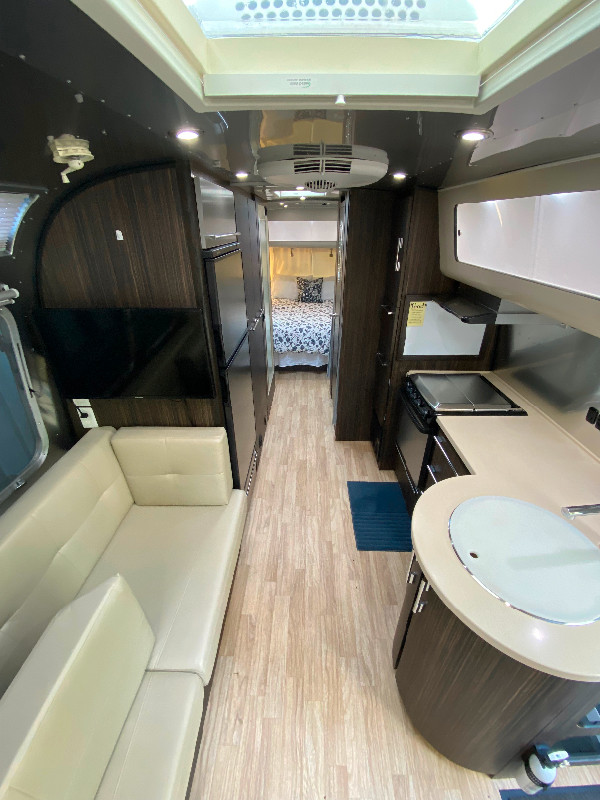 2014 Airstream International Signature Trailer 27FB in Travel Trailers & Campers in Dartmouth - Image 2