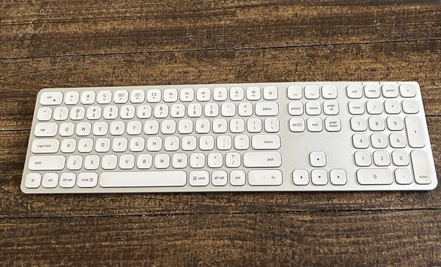 Satechi Bluetooth Wireless Full Size Keyboard for Apple Mac in Mice, Keyboards & Webcams in City of Toronto - Image 2