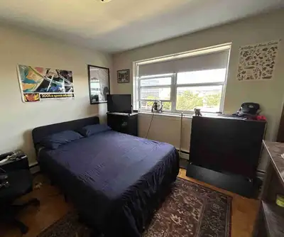 Bedroom available for rent in spacious 3-bedroom apartment in the South End of Halifax. Located on L...