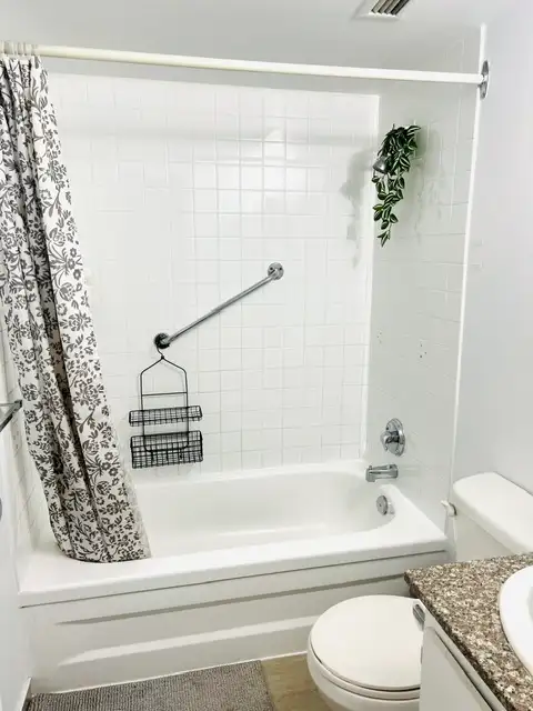 CESSION DE BAIL - GRAND STUDIO 1145$  PROCHE METRO ET REM in Long Term Rentals in City of Montréal - Image 14