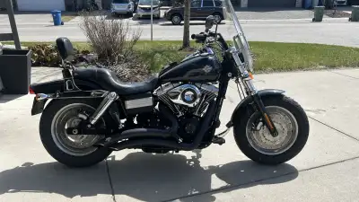 Riding season is finally here!! 2009 Dyna Fat Bob FXDF 96 Cubic inch 43972 kms Excellent condition -...