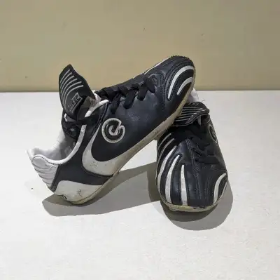 Childrens Soccer Cleats / Souliers Crampons Enfants, View more