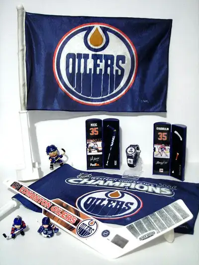 Edmonton Oilers stuff - everything exc. condition - hat, mini-sticks, mini-mugs, baby jean-jacket, w...