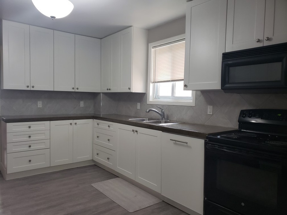 3 Bedroom, 2 Bathroom upper House in Bradford 1