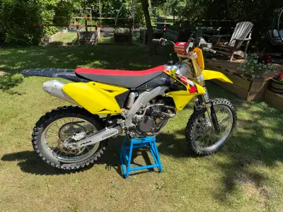 2013 Suzuki RMZ 450 Runs great Comes with a extra set of plastics and a extra seat Tons of power Rou...
