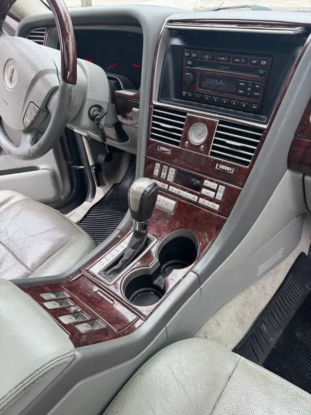 2003 Lincoln Aviator in Cars & Trucks in City of Toronto - Image 9