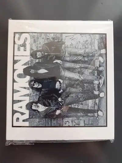 RAMONES REMASTER CD ! BEST OF !  SLIPCASE EDITION !, View more