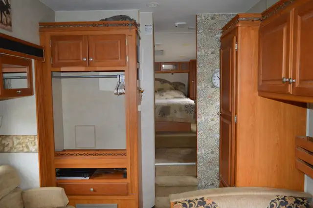 2008 Triple E Topaz Touring Edition F251SF in Travel Trailers & Campers in Regina - Image 5