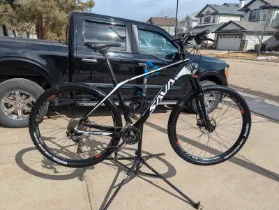 Full Carbon mountain bike, perfect for tackling mountain and River Valley trails and enjoying the ou...