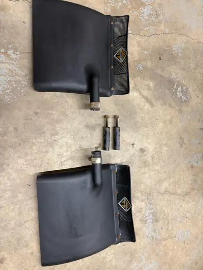 Quarter fenders with mounting brackets Comes with the rubber flap extension with the international l...