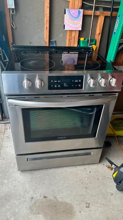 Electric stove with working oven