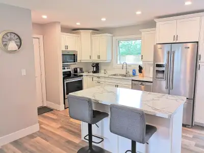 A modern open-concept home with 3 bedrooms is up for rent starting Nov 1st. Located at West Royalty,...