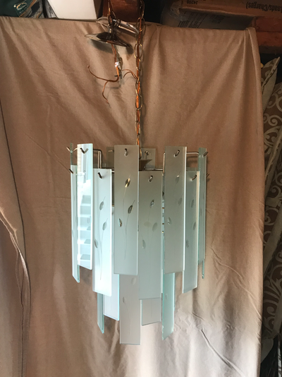 2 superbes lustres, laiton/ verre givré 100$, View more
