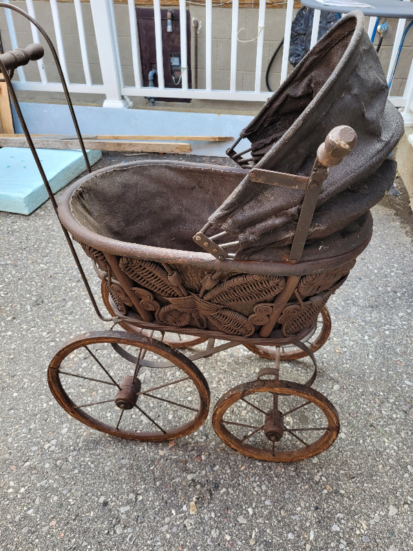 Baby stroller- Antique in Arts & Collectibles in City of Toronto