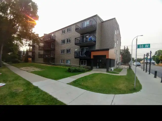 1 Bedroom Suite in Quiet Old Stracona Building