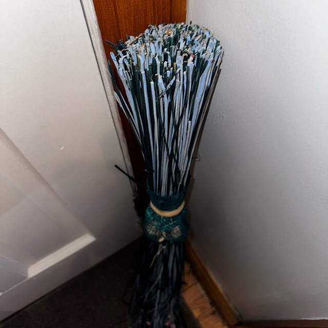 Faux reed bundle or besom  in Home Décor & Accents in Oshawa / Durham Region - Image 3