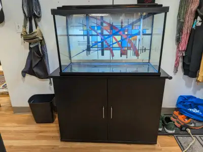 Aquarium 28 gallons avec cabinet, View more